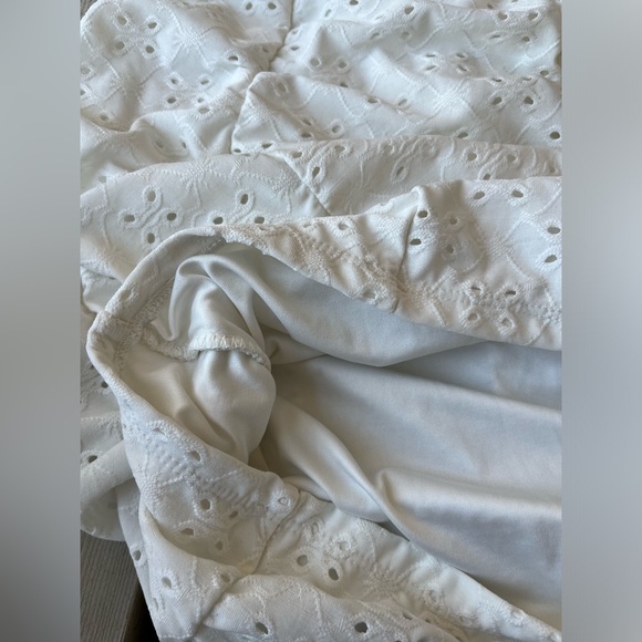 Body fit Off the shoulder Dress 🤍 - Picture 4 of 7